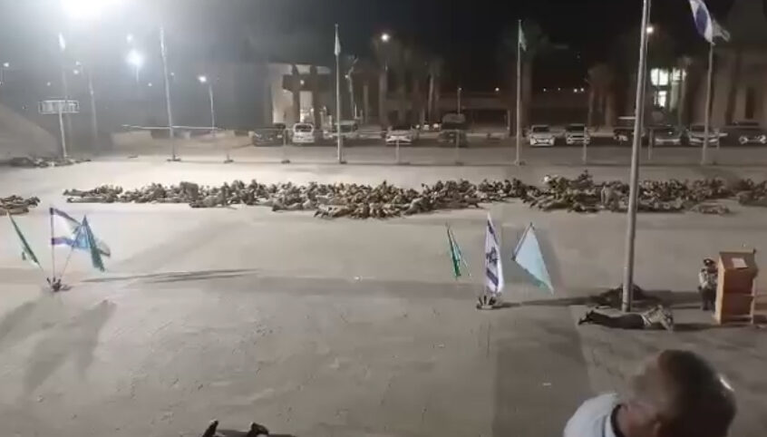 صنعاء تهاجم 