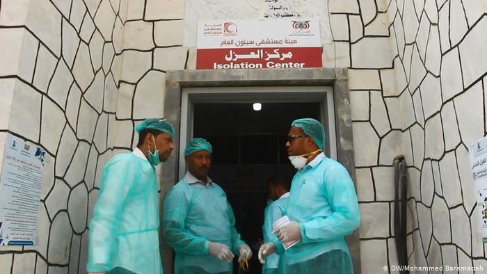 حكومة هادي تعلن تطعيم 87 ألف شخص ضد كورونا